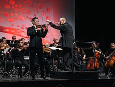 Guillaume Barli et Jean-Michel Despin pendant le Concert de l'Orchestre Melun Val de Seine au Mas le 18 décembre 2022 - Agrandir l'image (fenêtre modale)