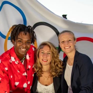 Hommage aux escrimeurs medailles aux Jeux Olympiques de Tokyo